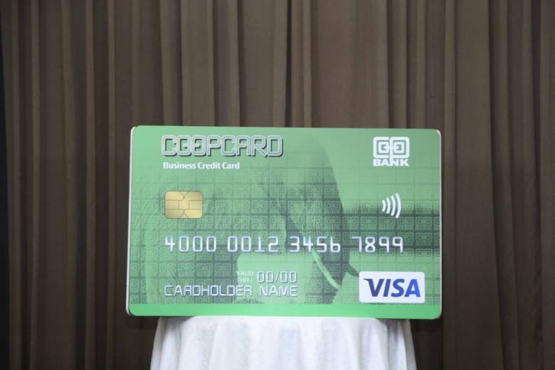 Co-operative Bank and Visa launch innovative business cards, revolutionizing financial management for Kenyan SMEs with advanced digital payment solutions.