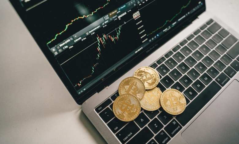 This guide explains crypto margin trading, covering leverage, risks, best practices, and strategies for managing profits and losses effectively.